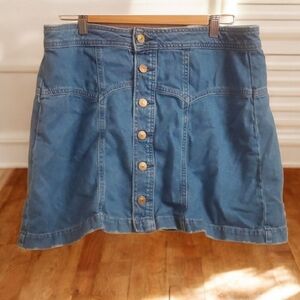 American Eagle Skirt Womens Size 14 Light Blue Demin Distressed Button Down